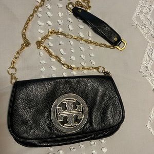 Tory Burch cross body removable chain clutch. Great condition.